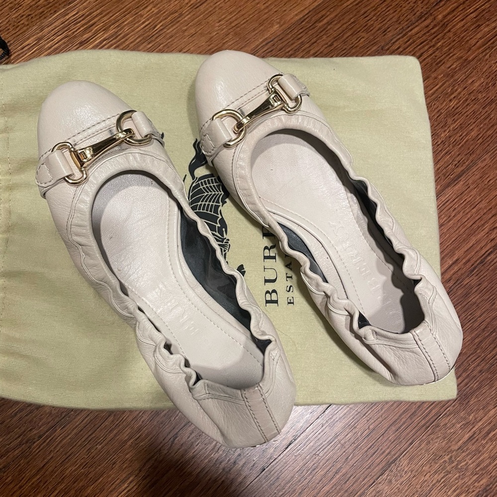 Cream Ballet Flats with Gold Bow and Elasticized Edge